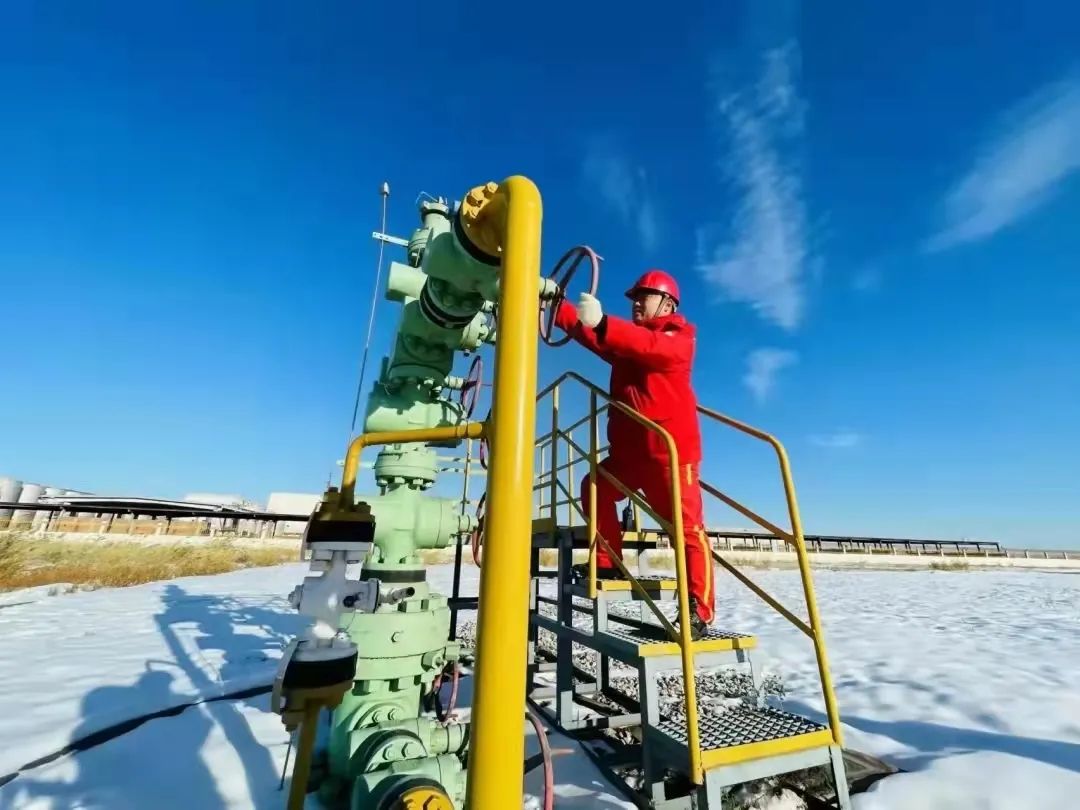 “此次靠泊的“传奇太阳”轮是农历马年春节前最后一艘抵港的LNG运输船