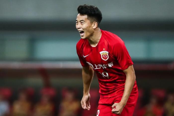 上港官宣：胡靖航租借加盟武汉卓尔，租期1年，