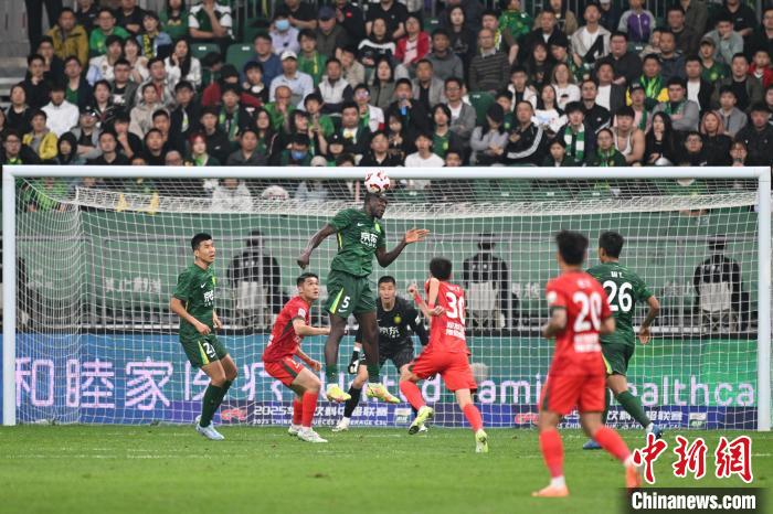 北京国安方昊制胜球1-0擒河南队 保持赛季不败纪