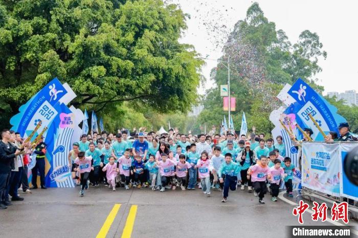 大湾区灯会迷你马拉松点燃全民健身热情
