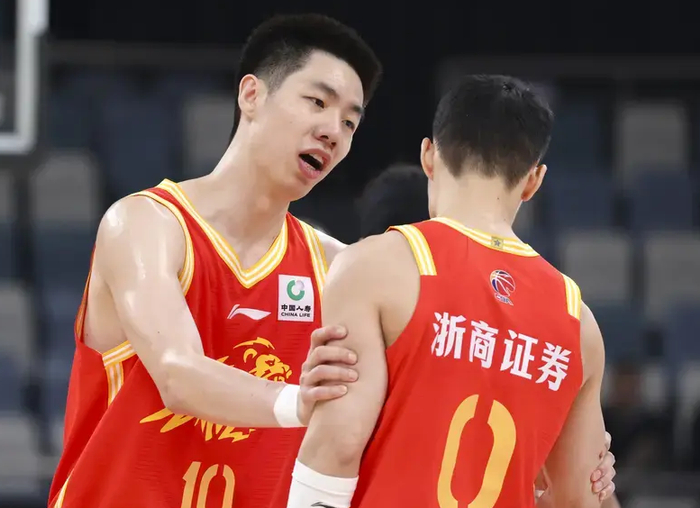 广厦公布对阵吉林名单 塔克朱俊龙领衔出战