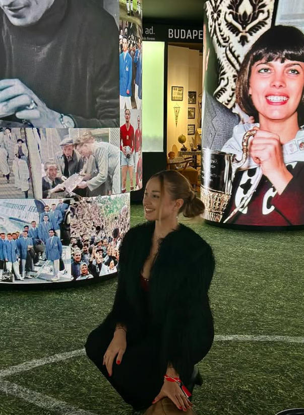 曾孙女阿妮·普斯卡什以网红身份继承家族荣耀