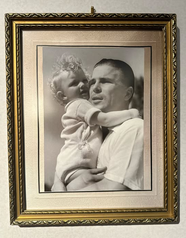 曾孙女阿妮·普斯卡什以网红身份继承家族荣耀