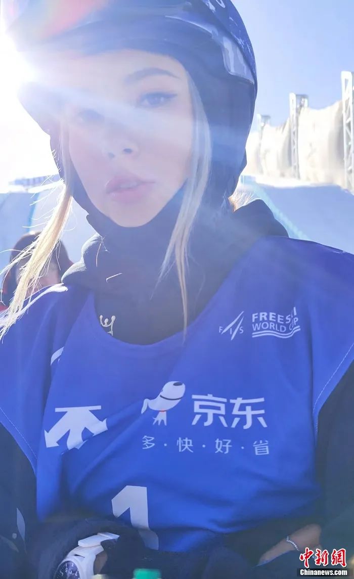 谷爱凌带伤参赛勇夺U型场地世界杯冠军