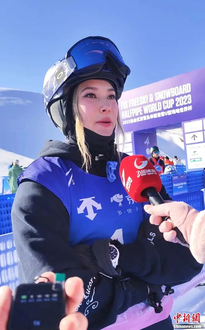 谷爱凌带伤参赛勇夺U型场地世界杯冠军