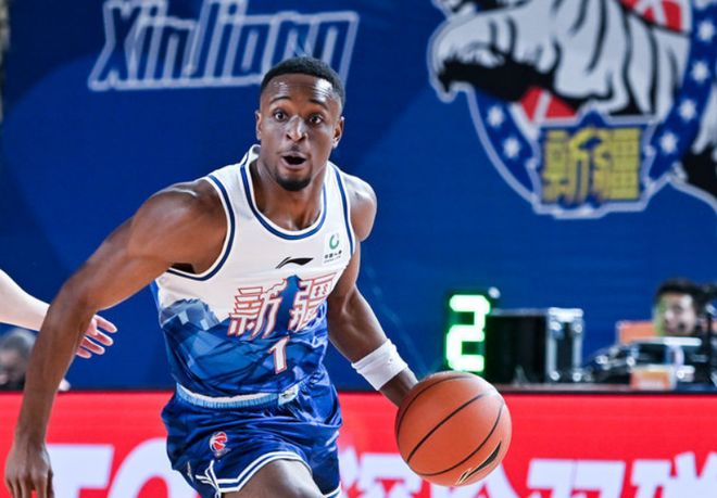 新疆加时逆转天津终结四连败 阿不都准绝杀哈姆