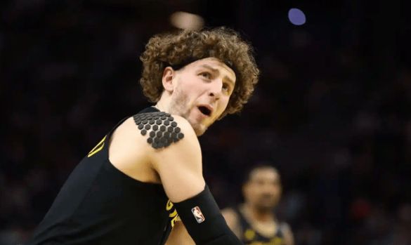 詹姆斯单核暴走湖人客场大胜勇士重返西部第四