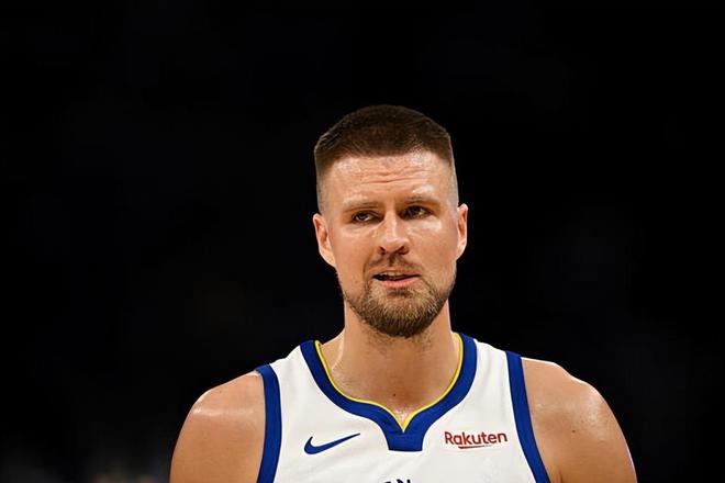 太阳力克勇士晋级季后赛 波尔津吉斯防守低迷成