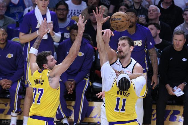 雷霆大胜湖人43分 东契奇伤退影响西部排名