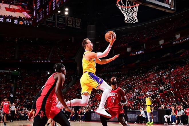 湖人加时力克火箭挺进西决 肯纳德状态低迷引担