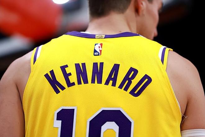 湖人加时力克火箭挺进西决 肯纳德状态低迷引担