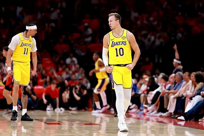 湖人加时力克火箭挺进西决 肯纳德状态低迷引担